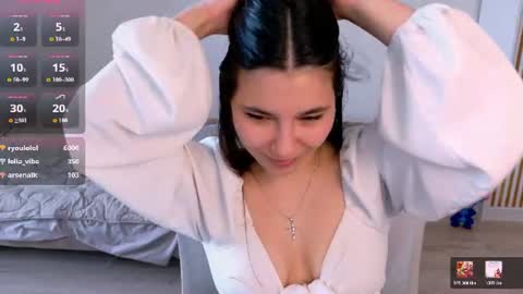 Snapshot of arianna_grend chatting on 06/23/26, 03:43 Arianna online show from 06/23/26, 03:43
