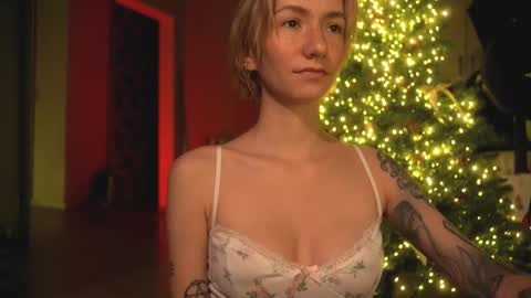 Snapshot of arianna_richi chatting on 12/17/24, 05:40 Olivka online show from 12/17/24, 05:40