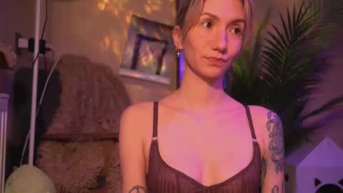 Snapshot of arianna_richi chatting on 01/17/26, 06:07 Olivka online show from 01/17/26, 06:07