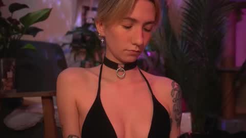 Snapshot of arianna_richi chatting on 02/13/26, 12:12 Olivka online show from 02/13/26, 12:12