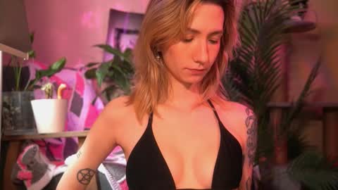 Snapshot of arianna_richi chatting on 03/06/26, 06:21 Olivka online show from 03/06/26, 06:21