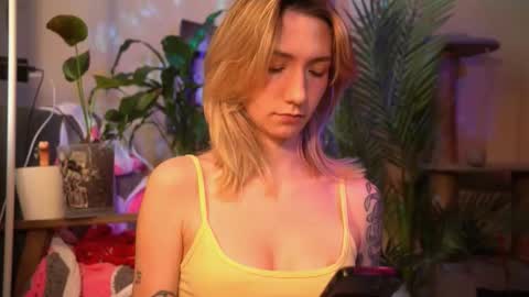 Snapshot of arianna_richi chatting on 03/11/26, 06:19 Olivka online show from 03/11/26, 06:19