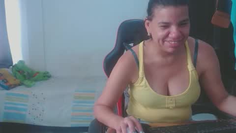 ariannaloovel online show from 04/15/26, 04:25