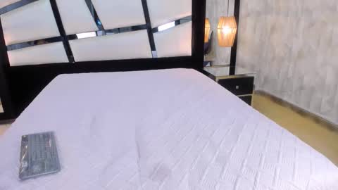 ariannarussell1 online show from 09/16/25, 02:07