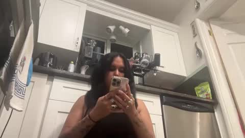 Snapshot of ariawestlove chatting on 11/18/25, 04:17 Aria online show from 11/18/25, 04:17