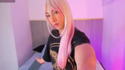 Snapshot of aribloom7 chatting on 04/13/26, 03:45 Welcome to Ari room online show from 04/13/26, 03:45