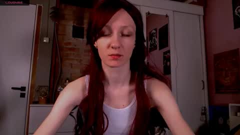 Snapshot of aribluush chatting on 12/19/25, 11:01 aribluush online show from 12/19/25, 11:01