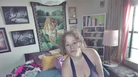 Snapshot of arielabai chatting on 10/07/25, 06:27 Arielle Ari online show from 10/07/25, 06:27