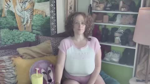 Snapshot of arielabai chatting on 10/16/25, 05:36 Arielle Ari online show from 10/16/25, 05:36