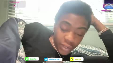 Snapshot of arielbliss69 chatting on 04/28/26, 02:44 arielbliss69 online show from 04/28/26, 02:44