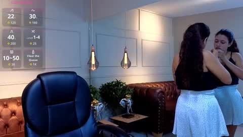 Snapshot of arielblossom____ chatting on 02/19/26, 12:01 arielblossom____ online show from 02/19/26, 12:01