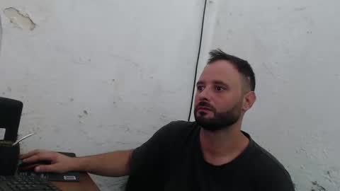 Snapshot of arield85 chatting on 02/27/25, 07:04 Ariel online show from 02/27/25, 07:04