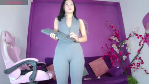 Ari online show from 11/23/25, 03:23