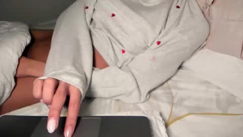 Snapshot of ariia1_ chatting on 02/15/26, 05:37 Aria online show from 02/15/26, 05:37