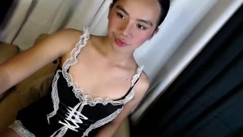 Snapshot of arilovesu chatting on 11/27/25, 09:00 hi follow me its ARI online show from 11/27/25, 09:00