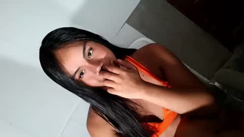 Snapshot of arilovesu chatting on 06/22/26, 12:57 hi follow me its ARI online show from 06/22/26, 12:57