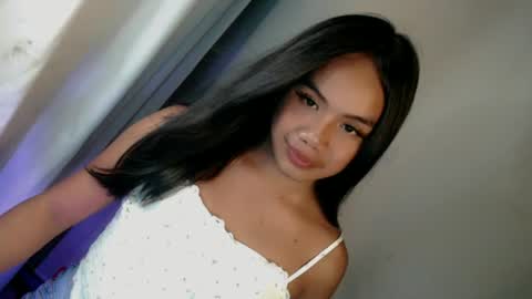 Snapshot of arilovesu chatting on 07/05/26, 12:01 hi follow me its ARI online show from 07/05/26, 12:01