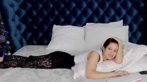 Snapshot of arinaarnold chatting on 12/19/24, 07:18 ArinaArnold online show from 12/19/24, 07:18