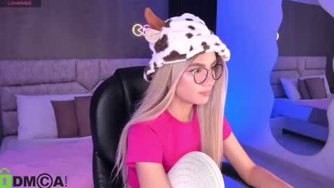 Ari  online show from 10/30/25, 12:01