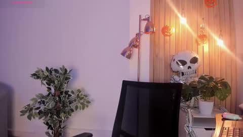 Snapshot of arirobert_ chatting on 10/22/25, 03:51 Ari Robert online show from 10/22/25, 03:51