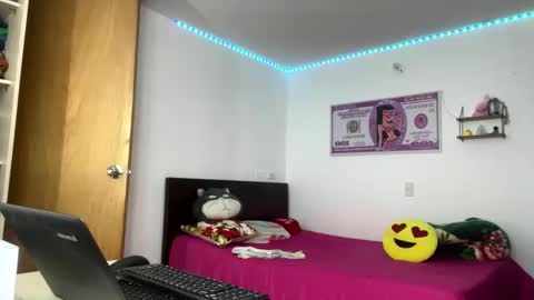 Snapshot of ariza1515 chatting on 11/11/25, 10:04 ariza1515 online show from 11/11/25, 10:04