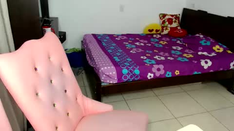 Snapshot of ariza1515 chatting on 12/22/25, 11:51 ariza1515 online show from 12/22/25, 11:51