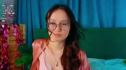 Snapshot of arlengross chatting on 07/16/26, 09:43 Bella3 online show from 07/16/26, 09:43