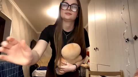 Snapshot of arlettejasica chatting on 02/21/26, 02:40 Liza online show from 02/21/26, 02:40