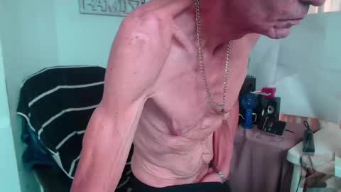 Snapshot of armaduradeacero chatting on 09/09/25, 05:45 armaduradeacero online show from 09/09/25, 05:45