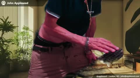 Snapshot of armaduradeacero chatting on 09/28/25, 03:01 armaduradeacero online show from 09/28/25, 03:01