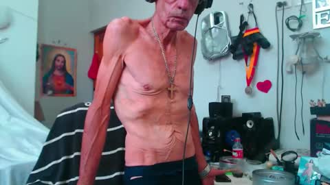 Snapshot of armaduradeacero chatting on 11/17/25, 06:35 armaduradeacero online show from 11/17/25, 06:35