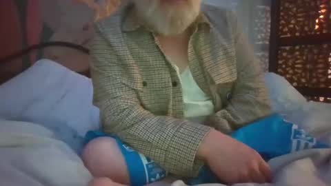 Snapshot of armedsuff chatting on 02/14/26, 12:24 armedsuff online show from 02/14/26, 12:24