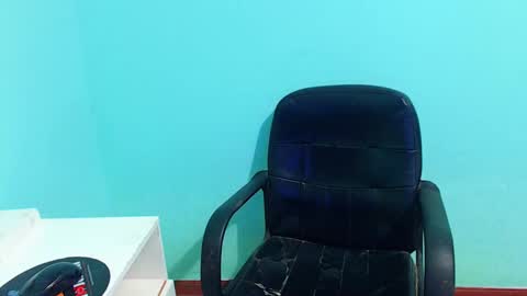 Snapshot of arnelux72 chatting on 02/22/25, 07:01 arnelux72 online show from 02/22/25, 07:01