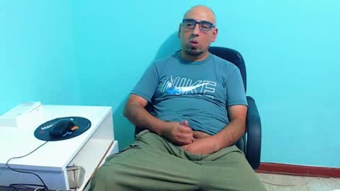 Snapshot of arnelux72 chatting on 03/03/25, 05:42 arnelux72 online show from 03/03/25, 05:42