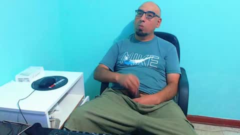 Snapshot of arnelux72 chatting on 03/10/25, 05:11 arnelux72 online show from 03/10/25, 05:11