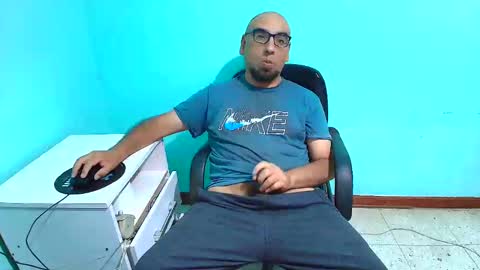 Snapshot of arnelux72 chatting on 09/28/25, 05:13 arnelux72 online show from 09/28/25, 05:13