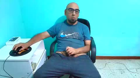 Snapshot of arnelux72 chatting on 09/29/25, 05:01 arnelux72 online show from 09/29/25, 05:01