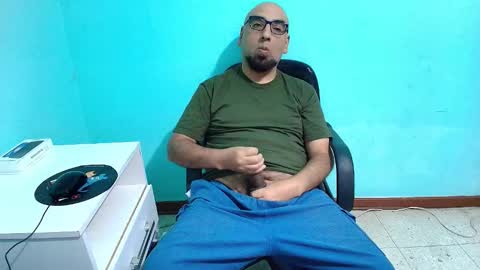 Snapshot of arnelux72 chatting on 10/26/25, 05:46 arnelux72 online show from 10/26/25, 05:46