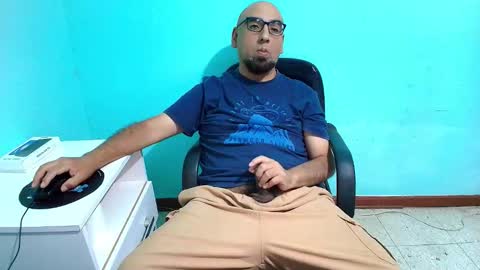 Snapshot of arnelux72 chatting on 10/27/25, 05:33 arnelux72 online show from 10/27/25, 05:33