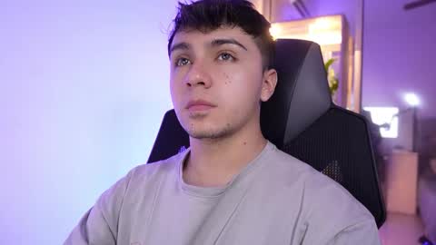 Snapshot of aron__cooper chatting on 12/20/25, 02:18 aron__cooper online show from 12/20/25, 02:18