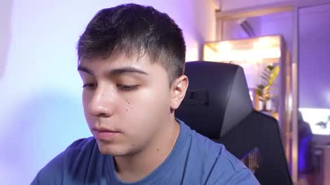 Snapshot of aron__cooper chatting on 01/13/26, 04:34 aron__cooper online show from 01/13/26, 04:34