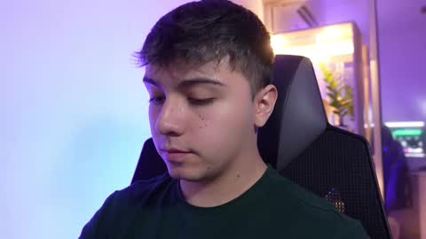 Snapshot of aron__cooper chatting on 01/14/26, 04:01 aron__cooper online show from 01/14/26, 04:01