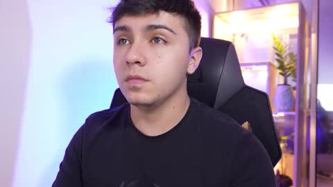 Snapshot of aron__cooper chatting on 01/18/26, 02:48 aron__cooper online show from 01/18/26, 02:48