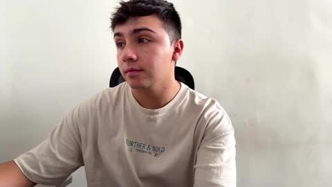 Snapshot of aron__cooper chatting on 01/19/26, 02:43 aron__cooper online show from 01/19/26, 02:43