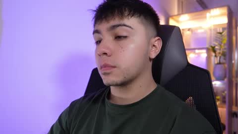 Snapshot of aron__cooper chatting on 02/09/26, 01:26 aron__cooper online show from 02/09/26, 01:26