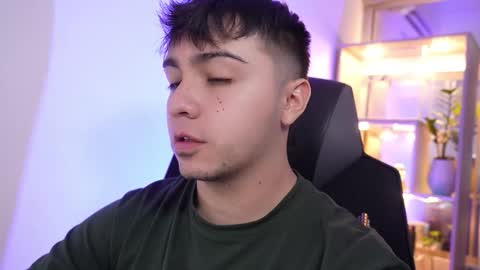 Snapshot of aron__cooper chatting on 02/10/26, 01:32 aron__cooper online show from 02/10/26, 01:32