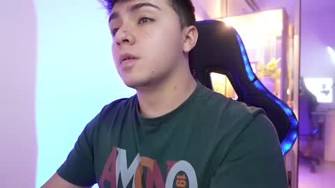 Snapshot of aron__cooper chatting on 03/08/26, 02:26 aron__cooper online show from 03/08/26, 02:26