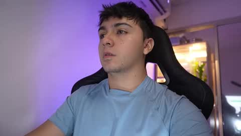 Snapshot of aron__cooper chatting on 03/15/26, 03:51 aron__cooper online show from 03/15/26, 03:51