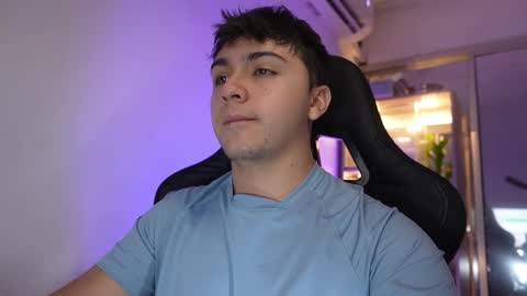 Snapshot of aron__cooper chatting on 03/17/26, 02:53 aron__cooper online show from 03/17/26, 02:53