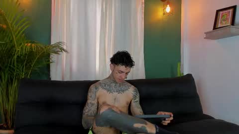 Snapshot of aron_ford chatting on 10/30/25, 02:40 Aron ford online show from 10/30/25, 02:40